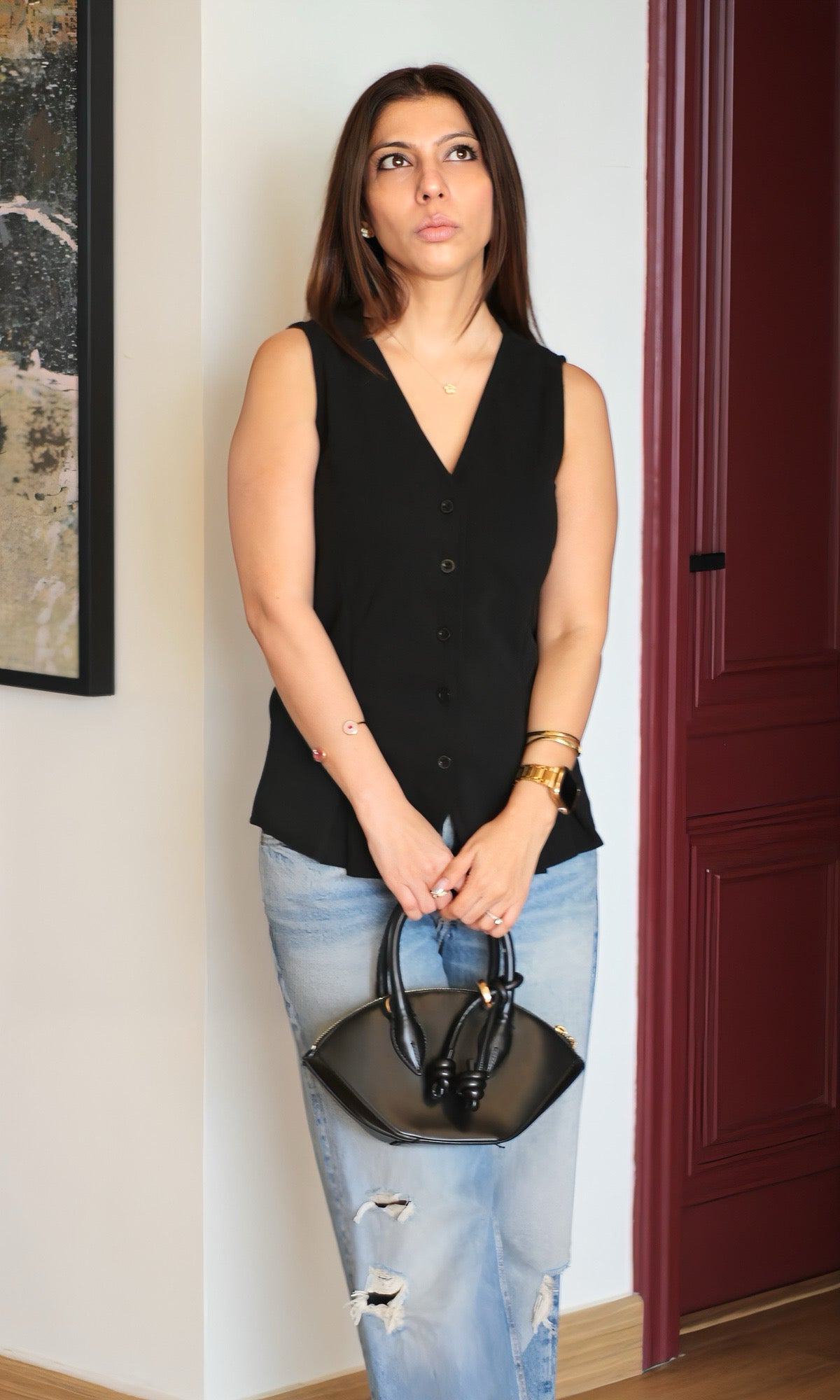 Sleeveless black waistcoat for women with structured fit, front buttons and side slits — versatile piece for day-to-evening wear.