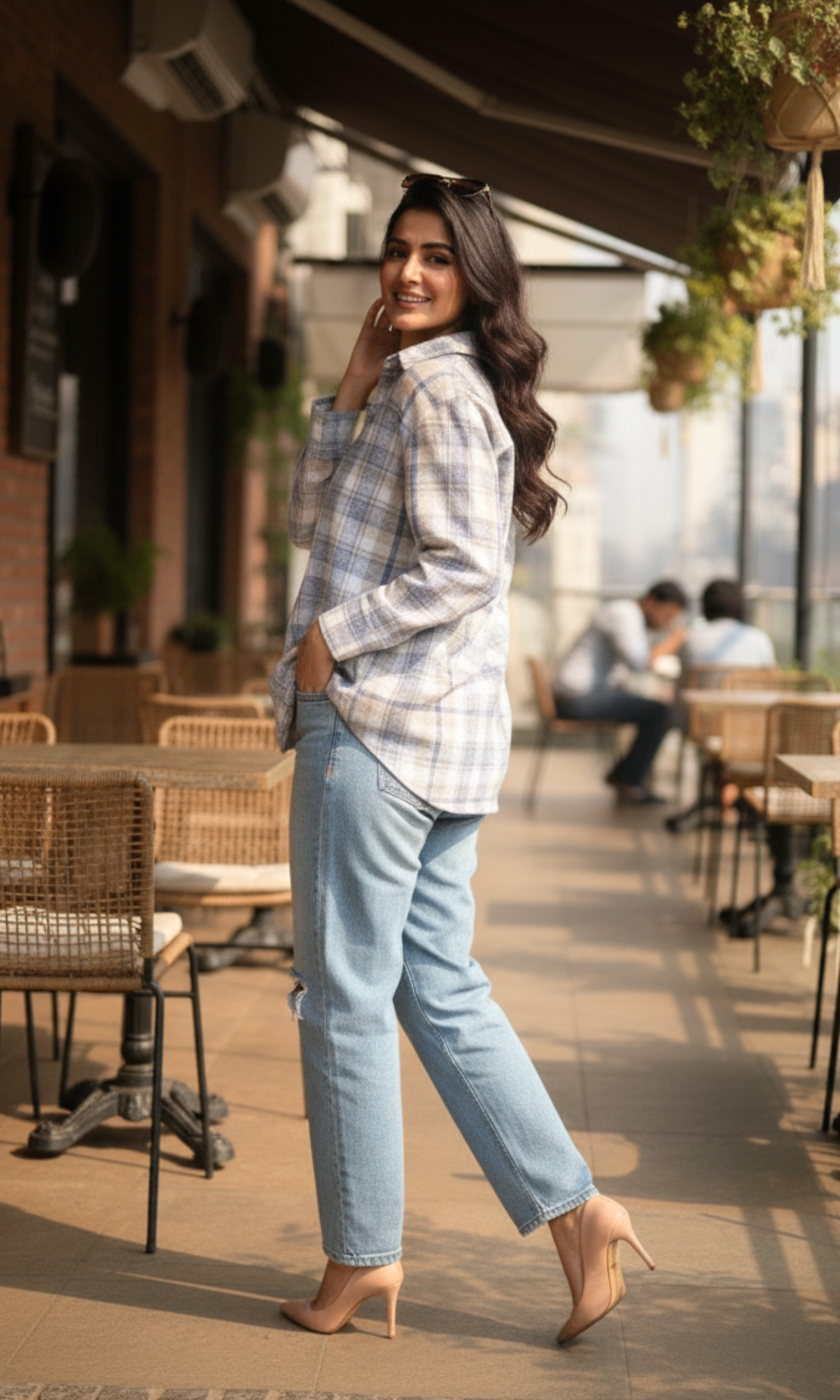 Casual blue beige checkered shirt with long sleeves